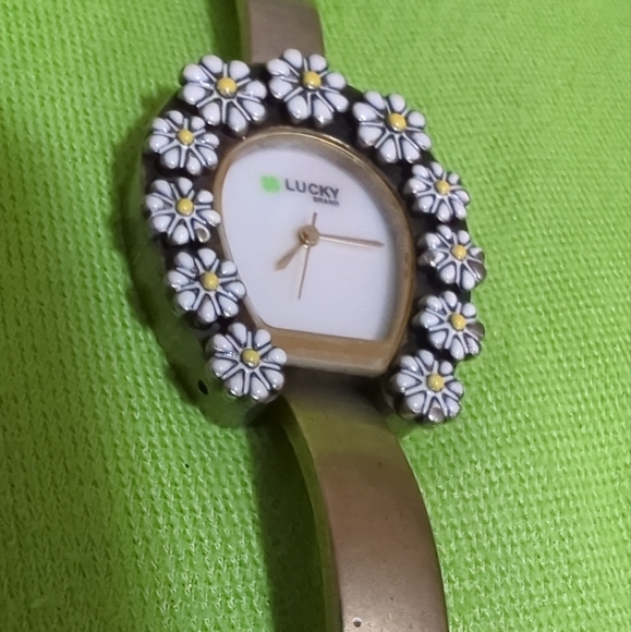 LUCKY BRAND Women's Gold Flower Horseshoe Shape Watch With Book & Black Box - Picture 4 of 16